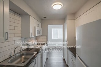 Building Photo - 205 6th Ave SE