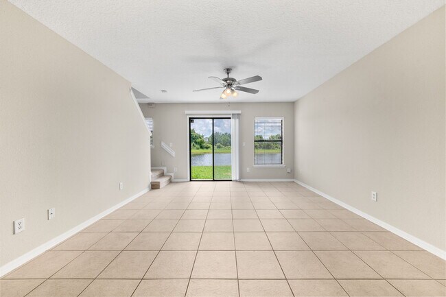 Foto del edificio - 467 Cabernet Pl
