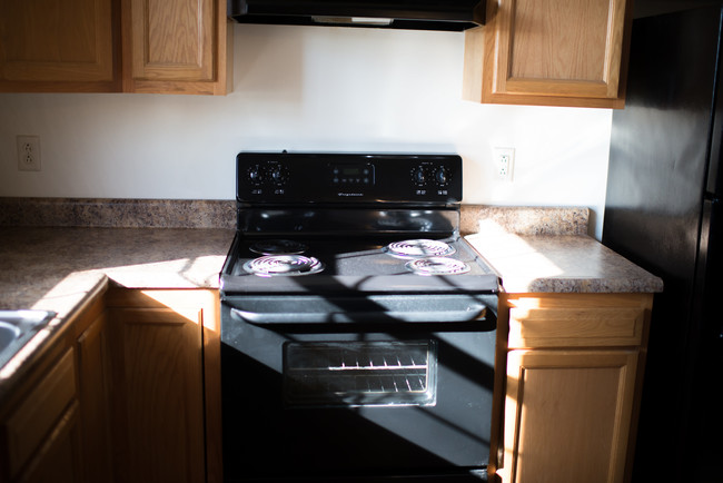 Oven - 4363 S Hilton St