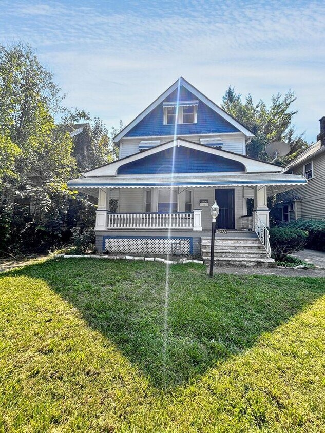 Primary Photo - Charming 3-Bedroom Home with Front Porch /...