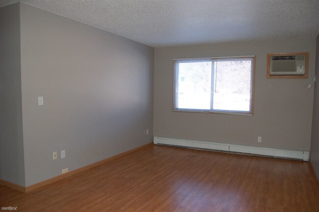 Building Photo - 2 br, 1 bath  - 902 N Dodge St Apt A6