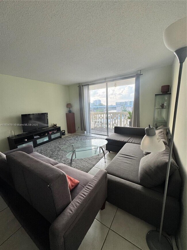 Foto del edificio - 1817 S Ocean Dr