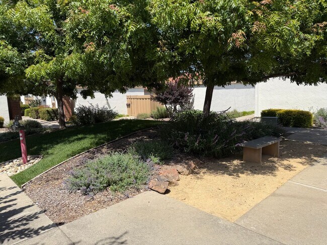 Foto del edificio - Santa Clara- Park Villas-Single story unit with community pool!