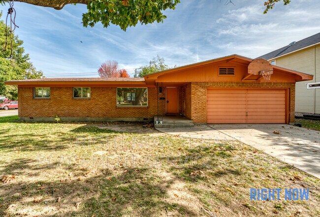 Building Photo - 1504 S Manitou Ave