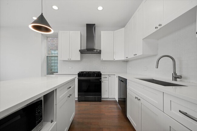 Foto del edificio - 3415 N Bosworth Ave