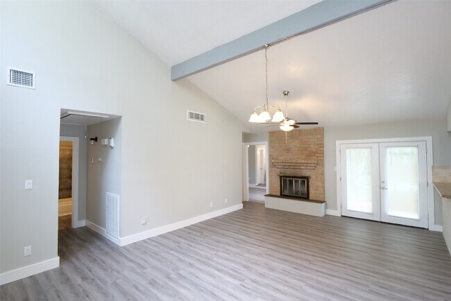 Foto del edificio - 15654 Boulder Oaks Dr