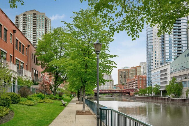 Foto del edificio - 501 N Clinton St