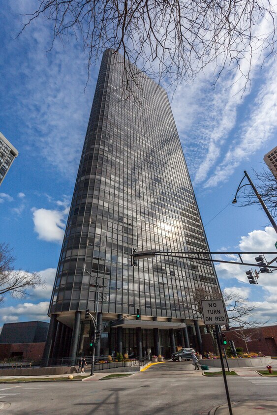 Primary Photo - 5415 N Sheridan Rd