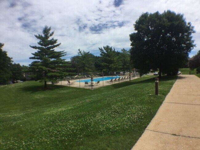Foto del edificio - Spacious 2 bed 1.5 bathroom Condominium