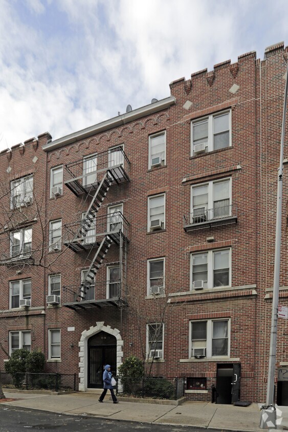 Building Photo - 4534 42nd St