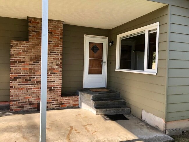 Building Photo - Mid-Century Modern In Garden Home