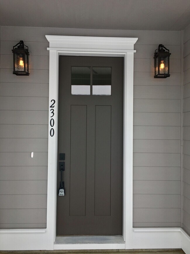 Building Photo - 2300 N Landon Lane - Newer Home !!