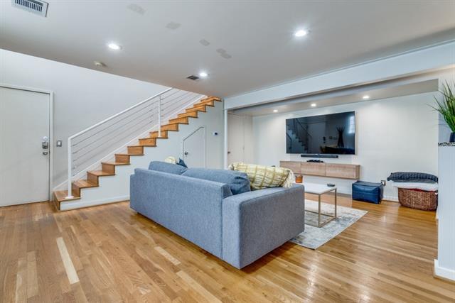 Foto del edificio - 4122 Travis St