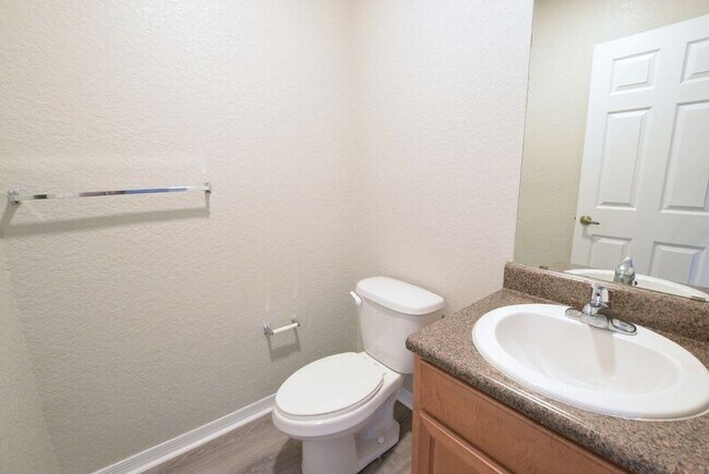 Building Photo - 3632 N Goldenrod Rd