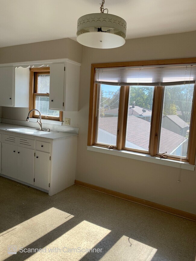 kitchen - 1319 Manitowoc Ave