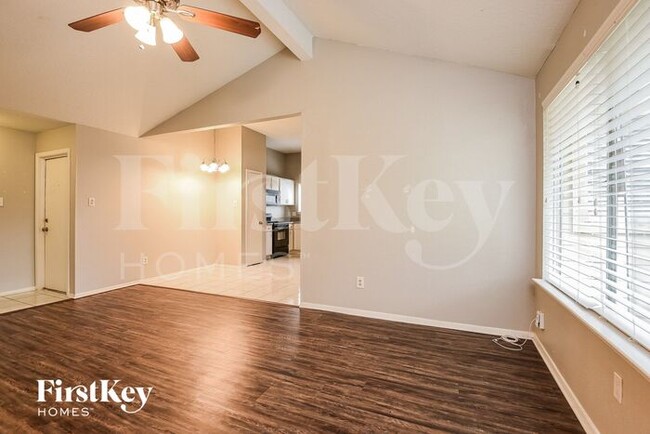 Foto del edificio - 2718 N Brompton Dr