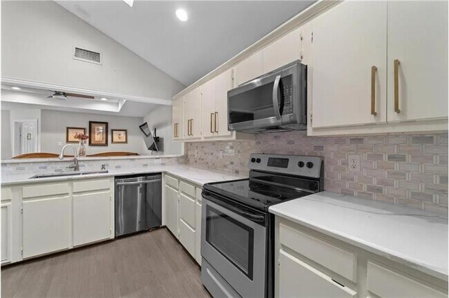 Foto del edificio - 5556 Canada Ct