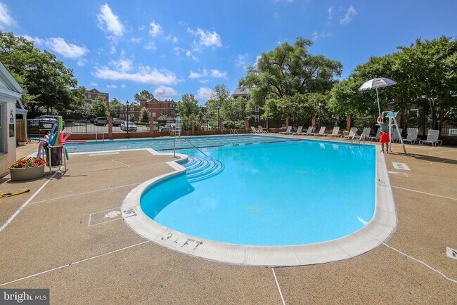 Foto del edificio - 3930 Langley Ct NW