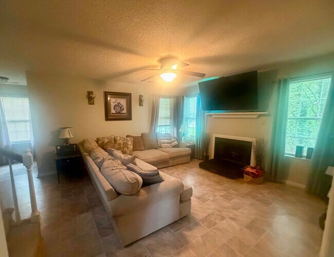 Foto del edificio - 1112 Cotten Farm Dr