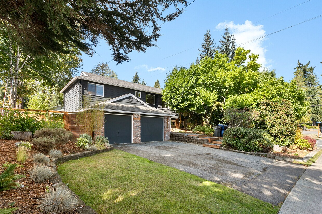 Primary Photo - 22808 Brier Rd