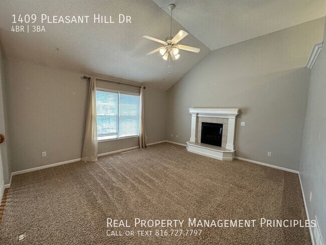 Foto del edificio - Spacious, 4 Bedroom 3 Bath Split Entry Hom...