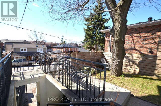 Building Photo - 501 Silverthorn Ave