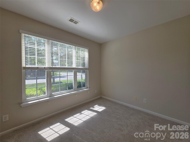 Building Photo - 4730 Willow Glen Rd
