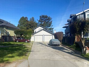 Building Photo - 127 Lennox St