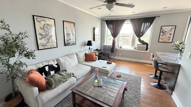 Foto del edificio - 3153 W Augusta Blvd