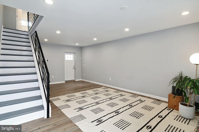 Building Photo - 2542 Webb St