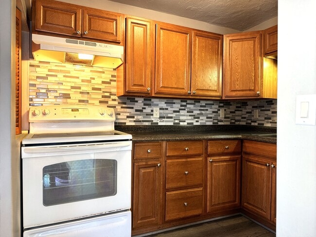 Building Photo - 74 Hamlet Ave