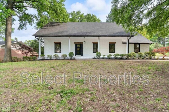 Building Photo - 909 Pinecrest Dr