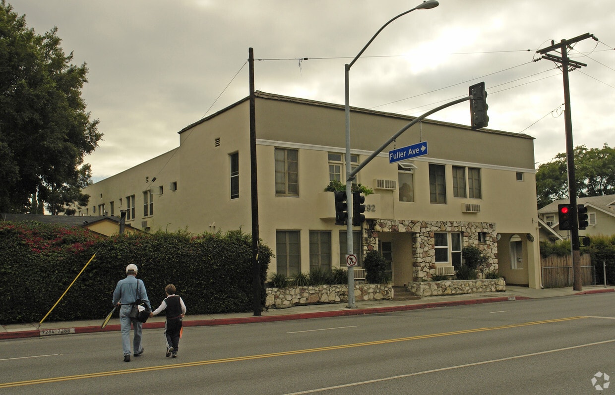 Primary Photo - 7292 Fountain Ave