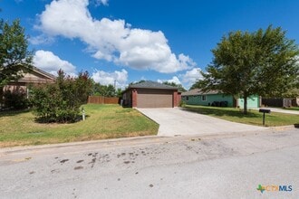 Building Photo - 132 Talon Dr
