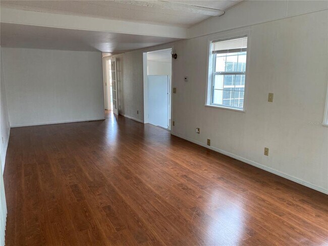 Foto del edificio - 26143 Rose Ln