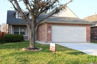 Building Photo - 18114 Surrey Lake Ln