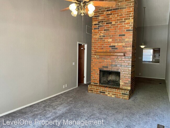 Building Photo - 2 br, 2 bath House - 4617 Hemlock Lane