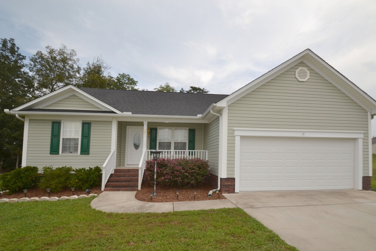 Primary Photo - Highly desirable St Andrews subdiv. 3 bed,...