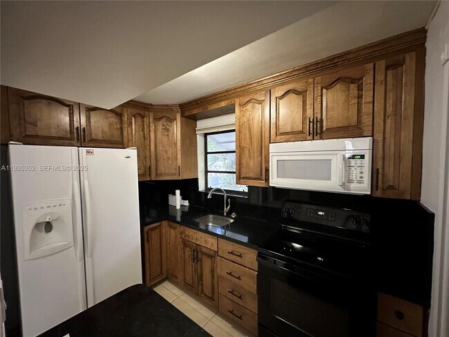 Foto del edificio - 7880 NW 11th St