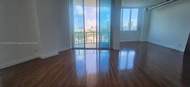 Foto del edificio - 3029 NE 188th St
