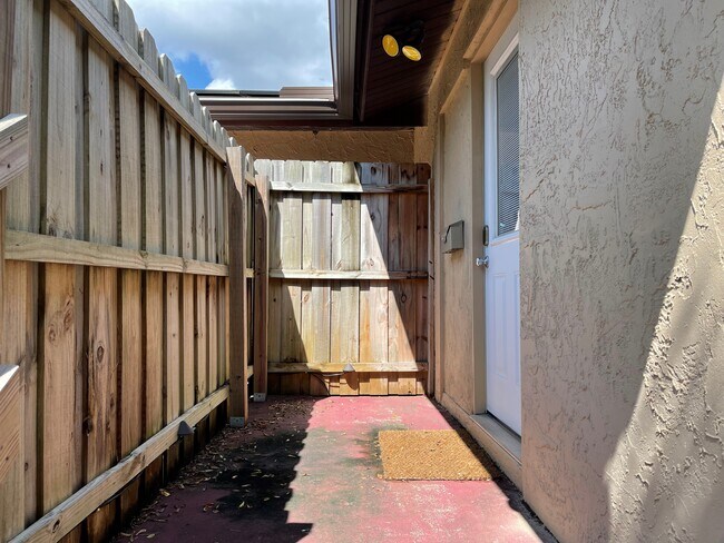 Building Photo - 7034 Delora Dr