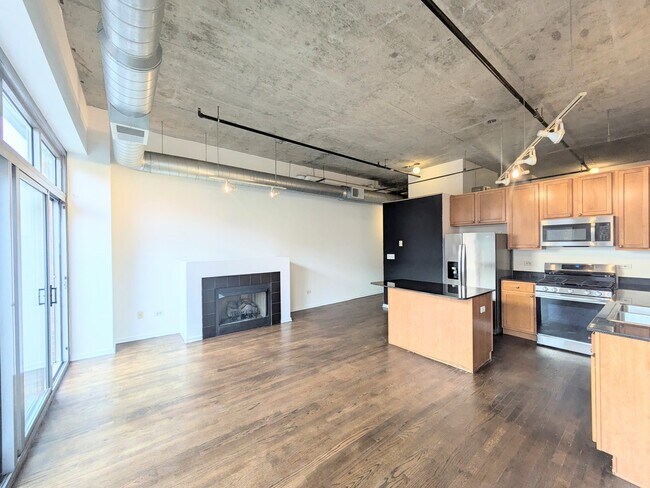 Building Photo - 933 W Van Buren St