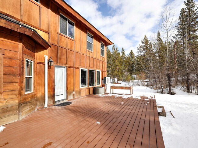 Foto del edificio - 235 Moonridge Dr