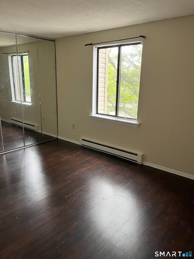 Foto del edificio - 135 Burgundy Hill Ln