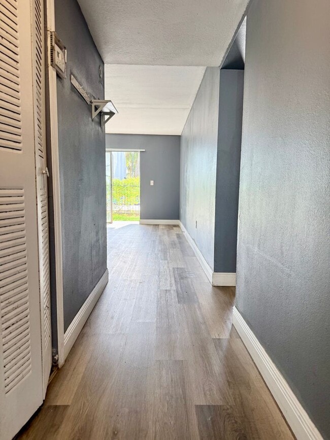 Foto del edificio - Avalon 2Bedrooms/1Bath Condo with front-row pool view!