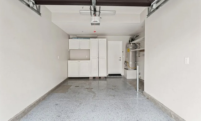 Building Photo - Stylish 2 Bed/2 Bath Condo with Balcony An...
