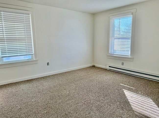 Building Photo - 11 Meadow St