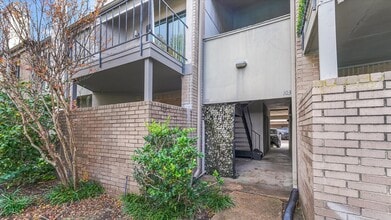 Building Photo - 10811 Richmond Ave.