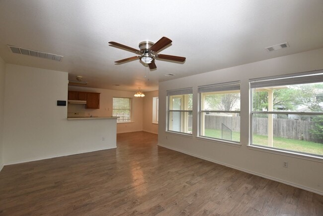Foto del edificio - Minutes from Armadillo Den. Steps from the Good Life. Welcome to 78748