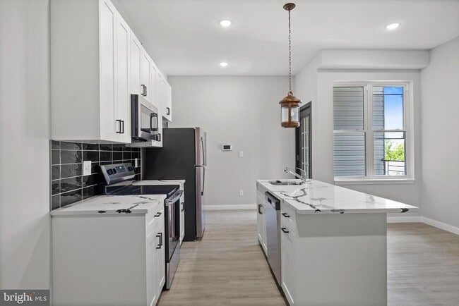 Building Photo - 403 N Simpson St